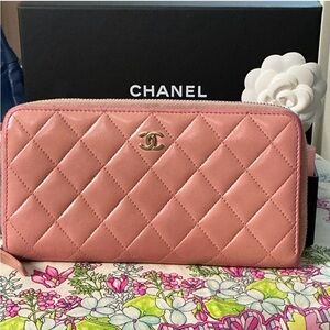 AUTHENTIC EUC-CHANEL Pink Quilted Wallet